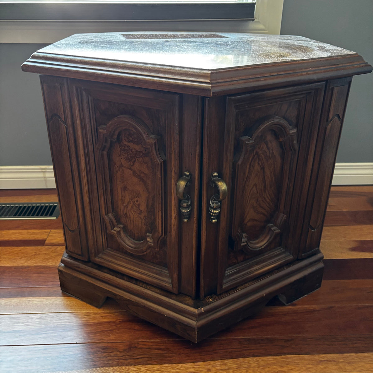 2002 Cheyenne Soda ウッドボード　Wood Board 看板 Vintage Solid Wood Octagon Cabinet Style Side Table - P102