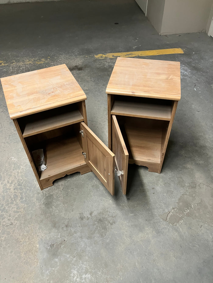 Set of 2 Night Stands - B247