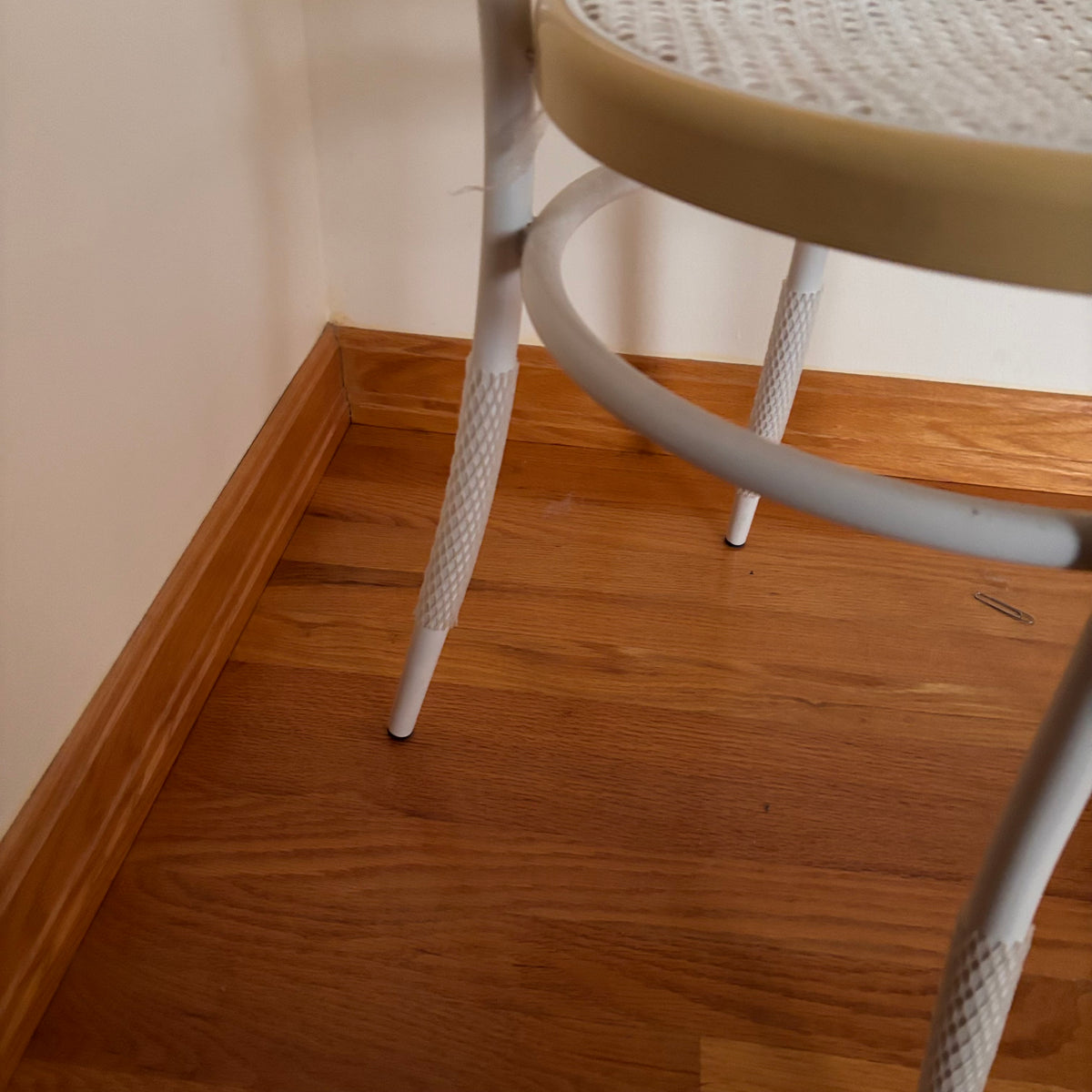 F412 Single vintage chair with rattan seat