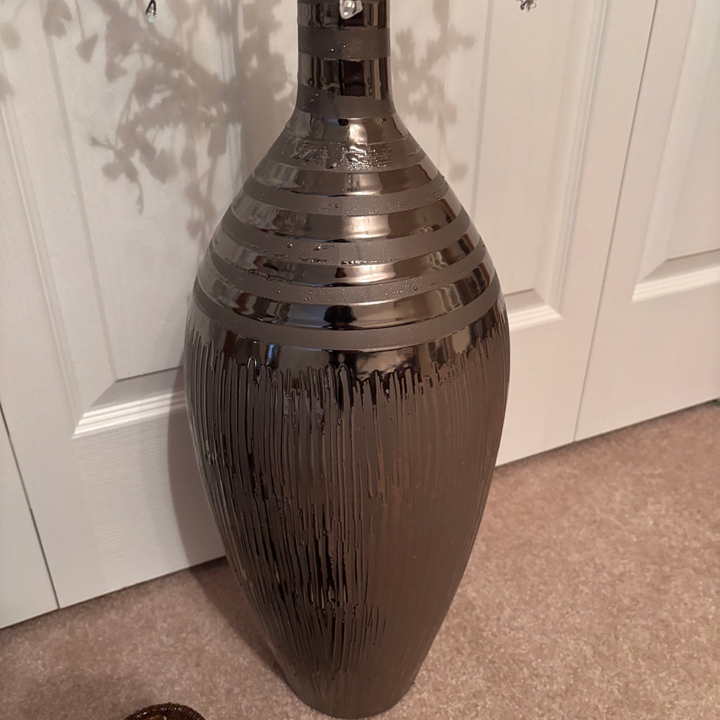 X239 Home decor grouping (dark silver tones)