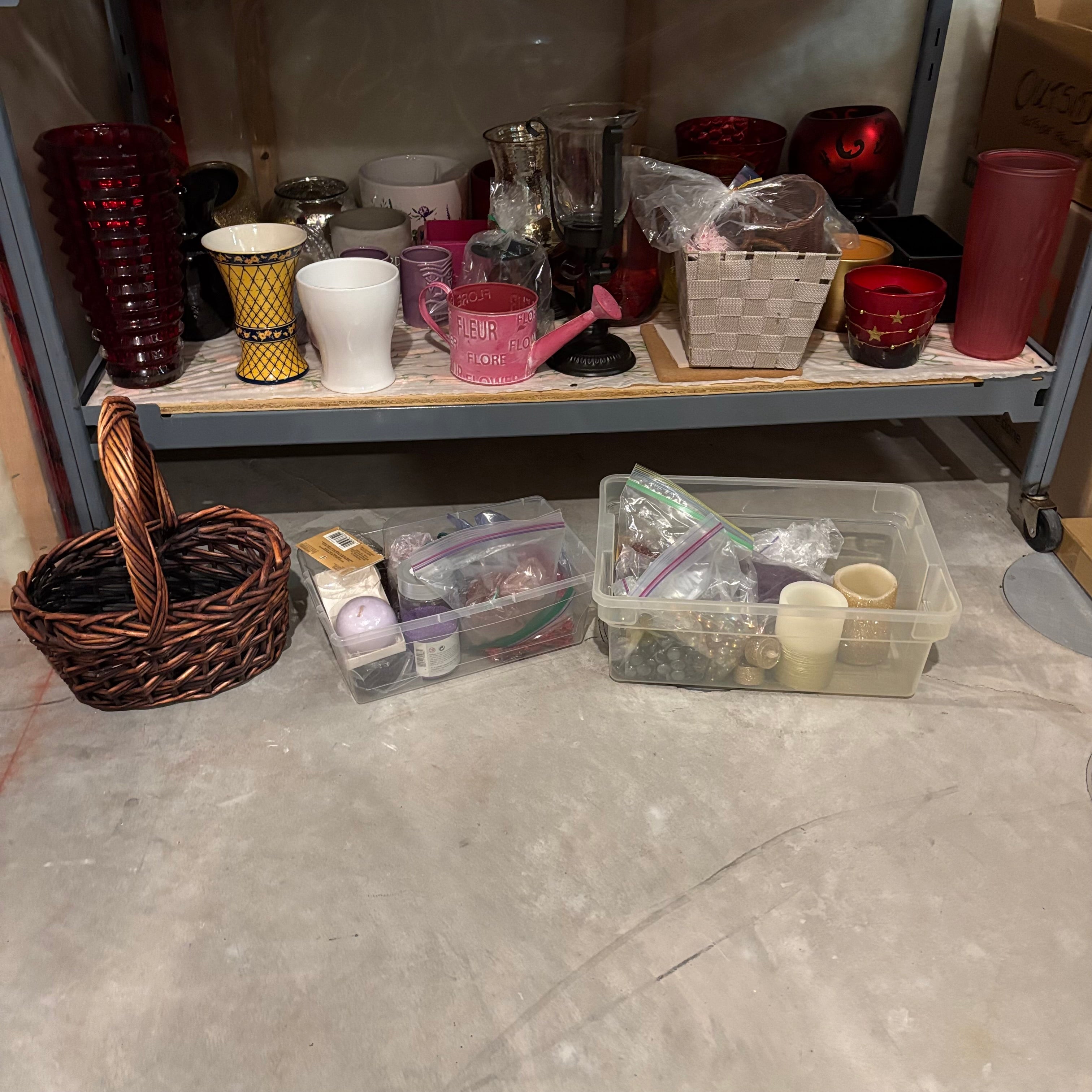 E847 Vases, candles and more