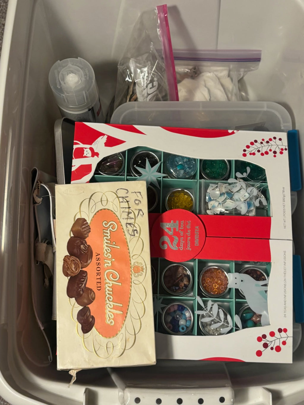 K522B Sewing supplies grouping