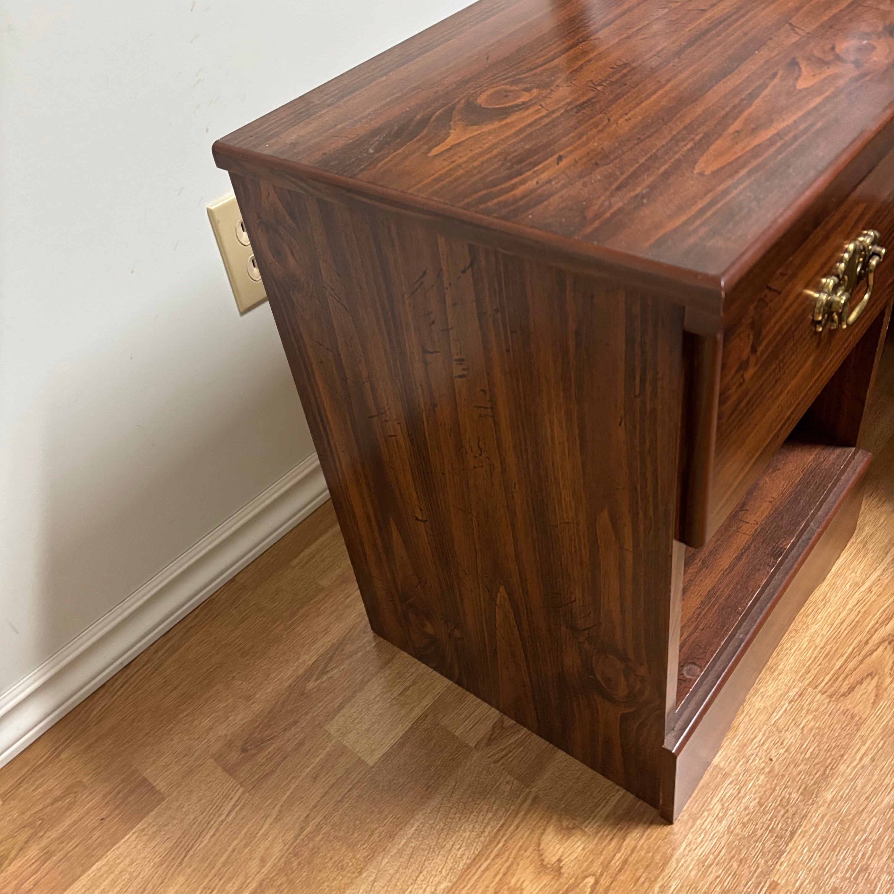 F178 Vintage night stand