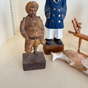 COLLECTIBLES GROUPING (WOODEN, GLASS AND PORCELAIN) - P289