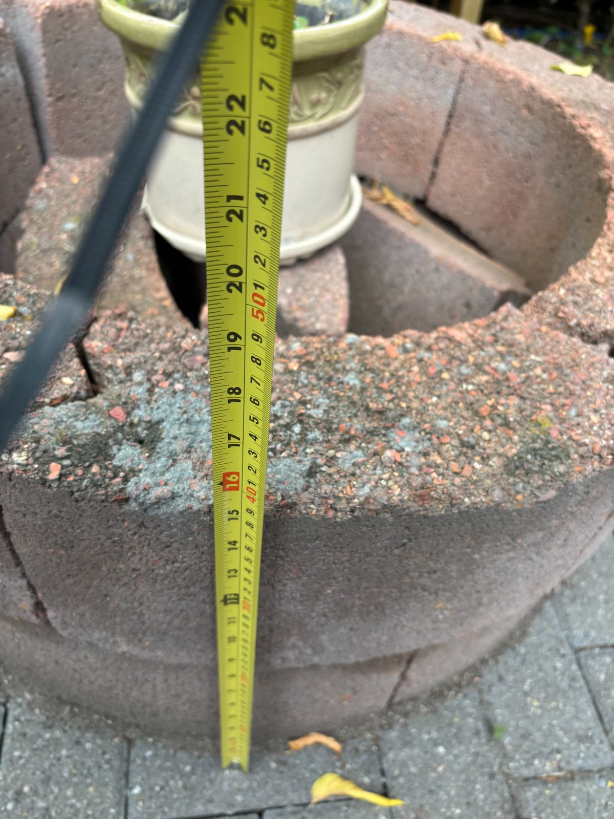 E326 Concrete fire pit bricks with metal fire pit insert