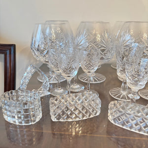 VINTAGE CRYSTAL AND GLASS GROUPING - P108