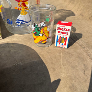 Retro Kitchen Grouping (eyes on ketchup & mustard bottles open and close) - R449