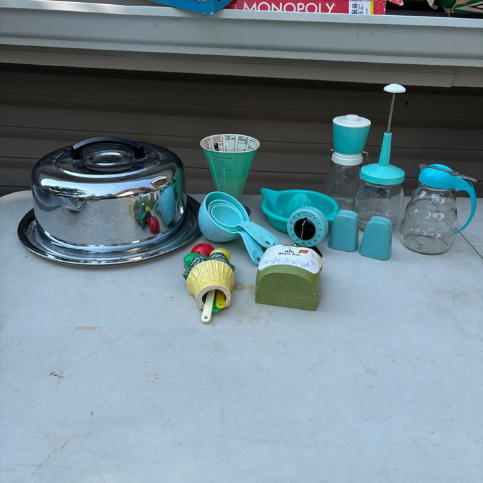 Retro Kitchen Grouping (Teal Gadgets and More) - R450
