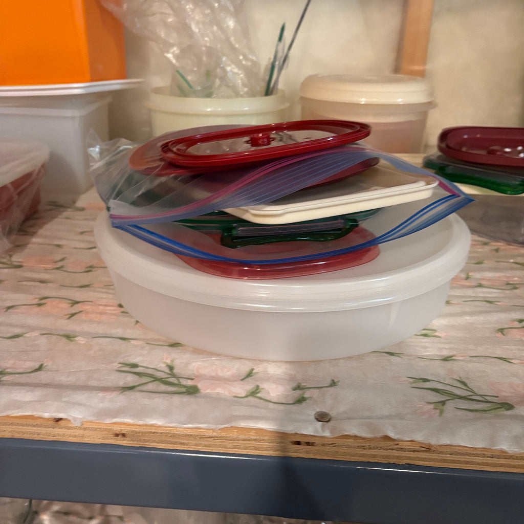 E849 Tupperware and more grouping