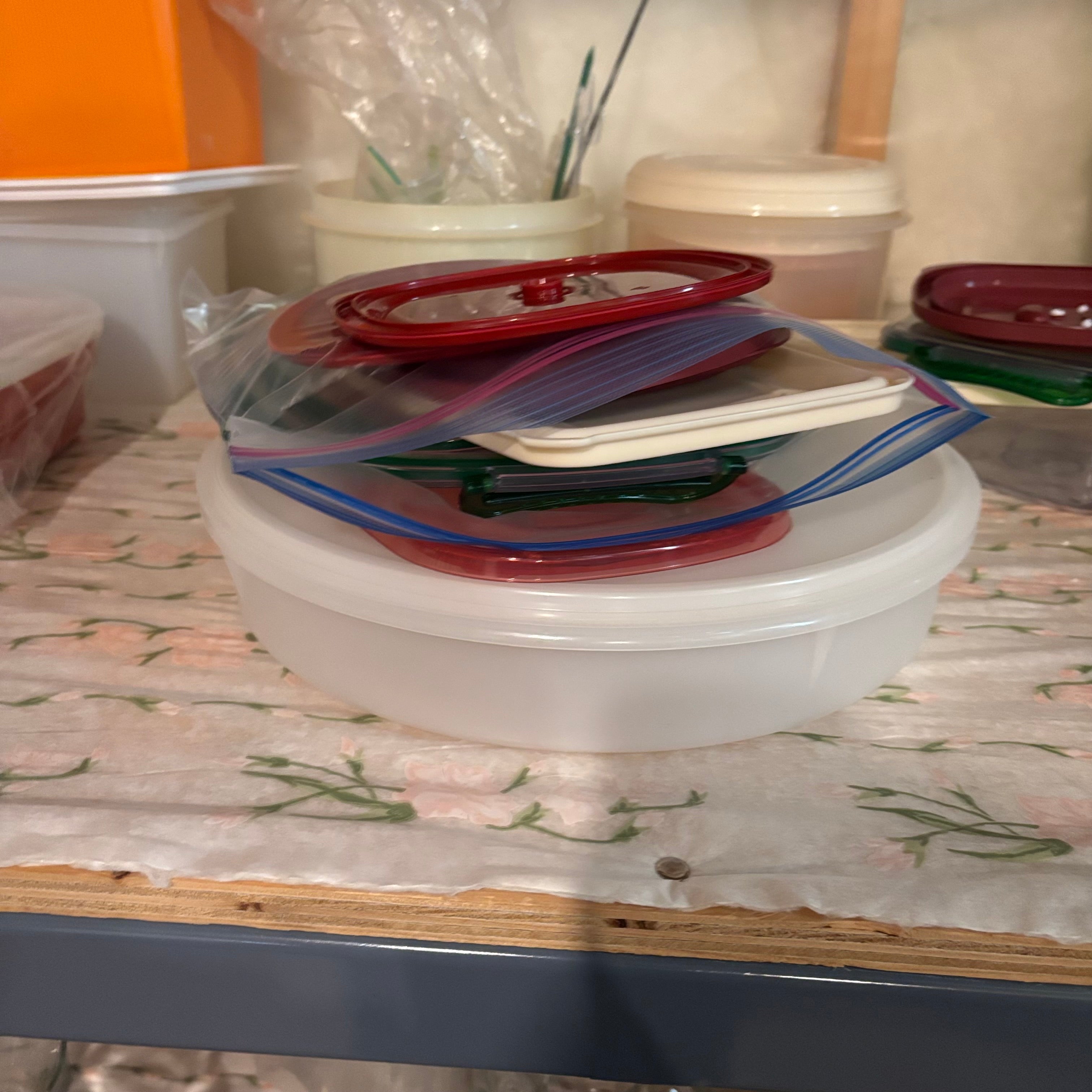 E849 Tupperware and more grouping