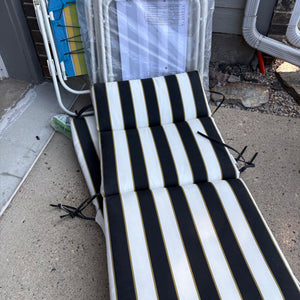 3 Folding Outdoor Chairs and 2 Outdoor Cushions - M374