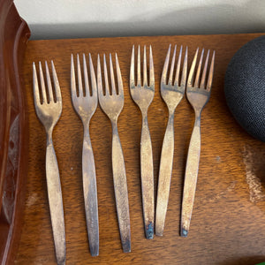 VINTAGE SILVER PLATED COMMUNITY FLATWARE WITH FLATWARE CASE AND MORE - P346