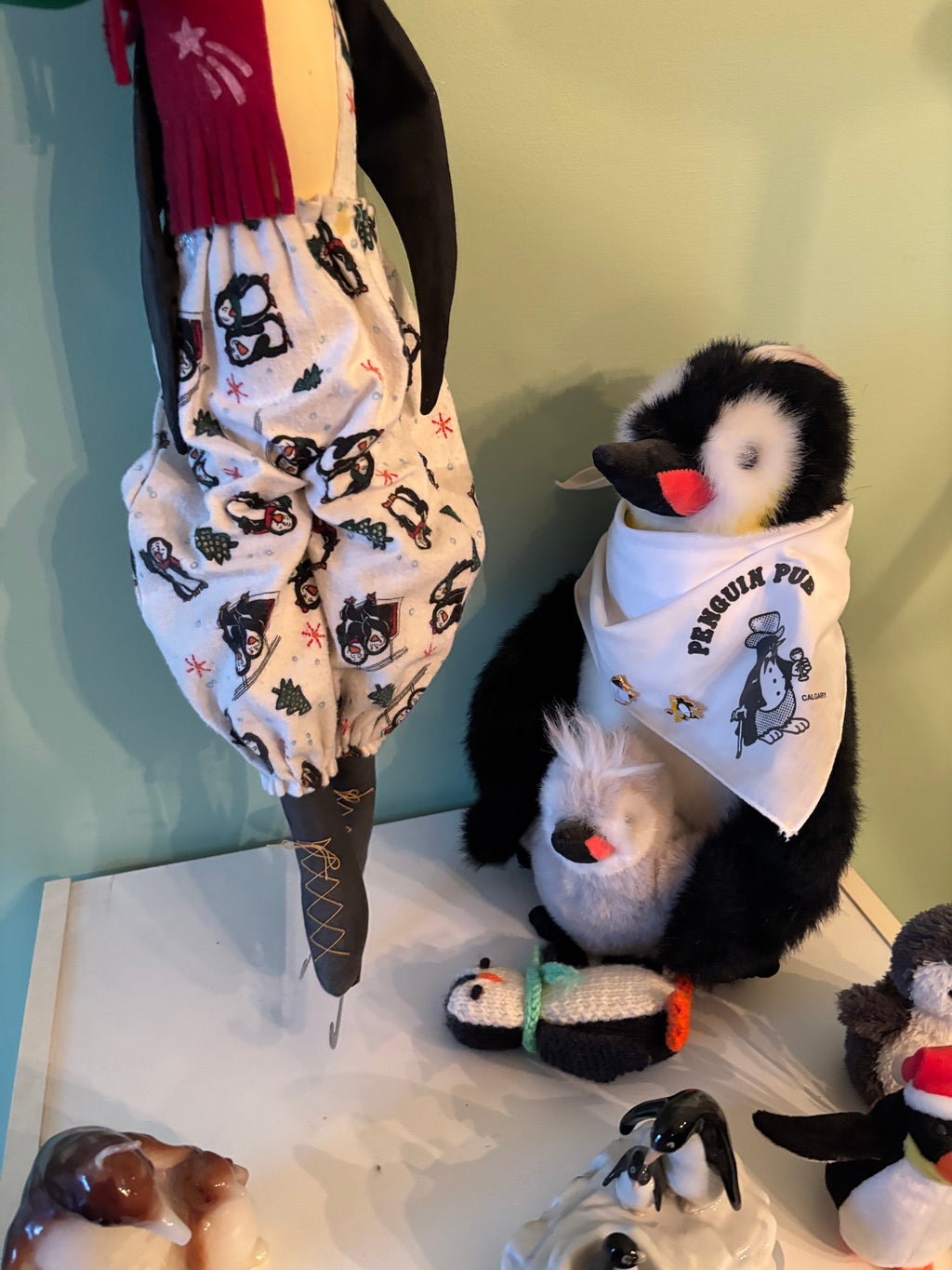 W807 Penguin Grouping (Gund and more)