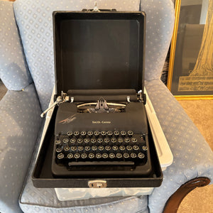 ANTIQUE SMITH CORONA PORTABLE TYPEWRITER - P143