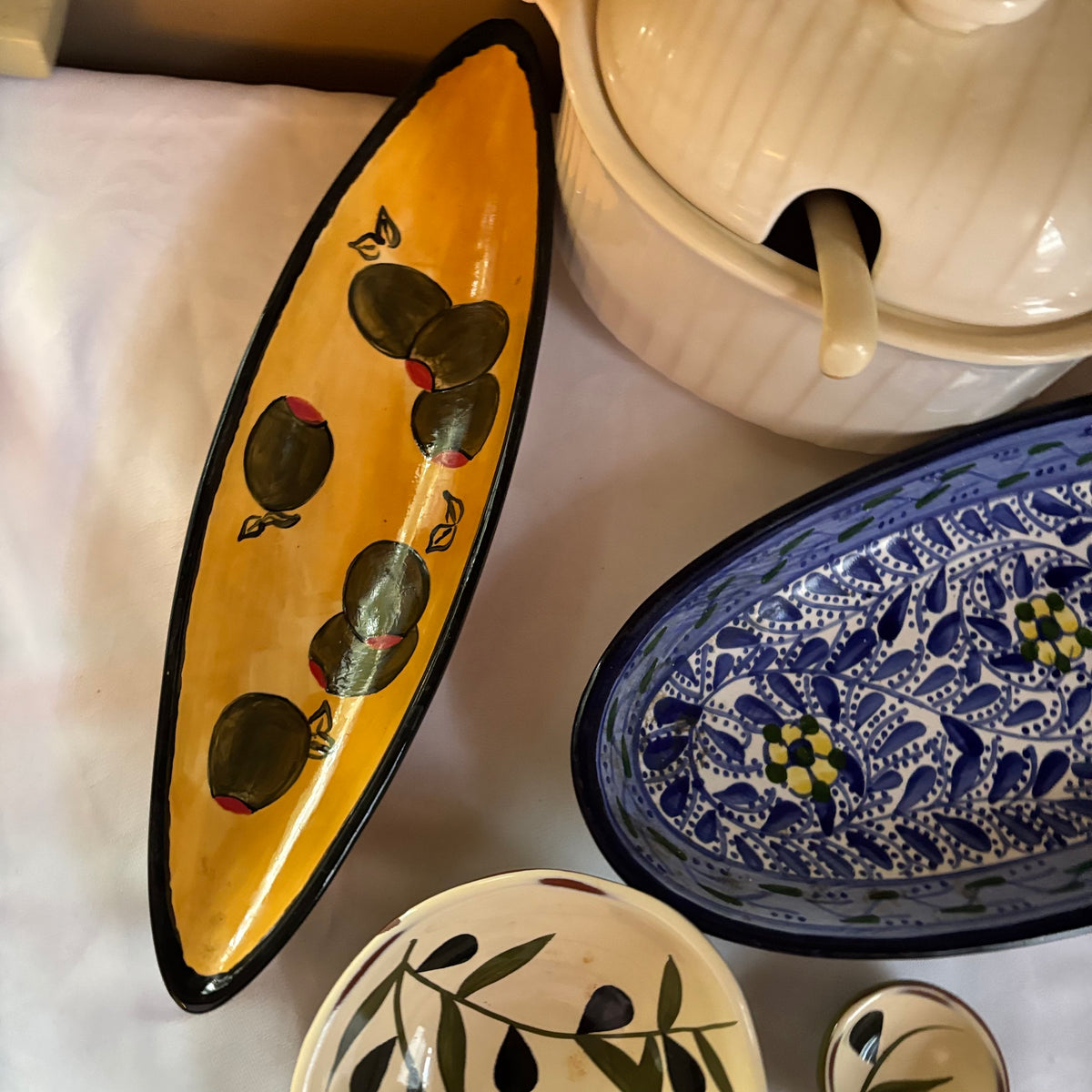 E135 Stoneware servers and more grouping