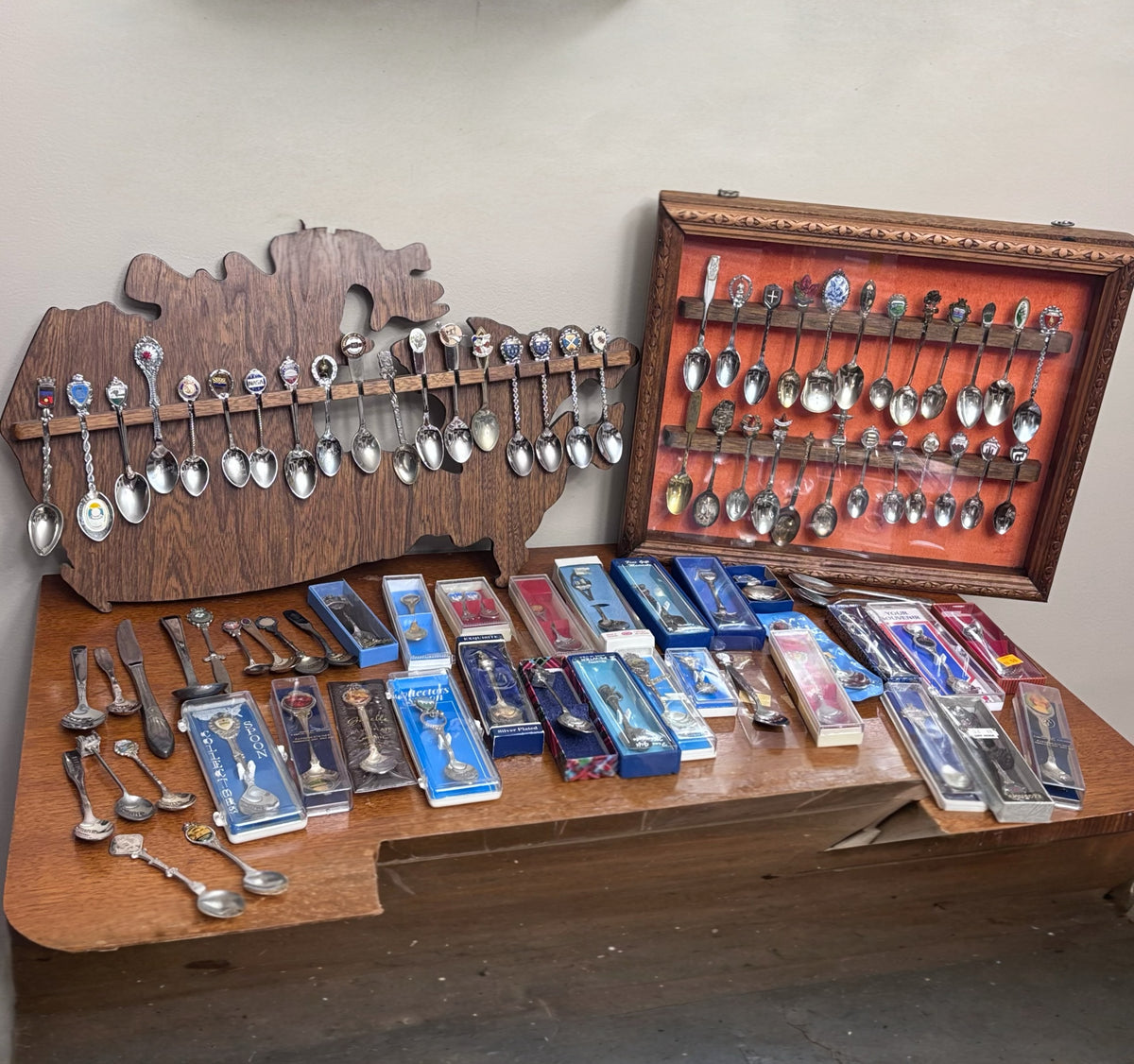 K405 Vintage collector spoons grouping