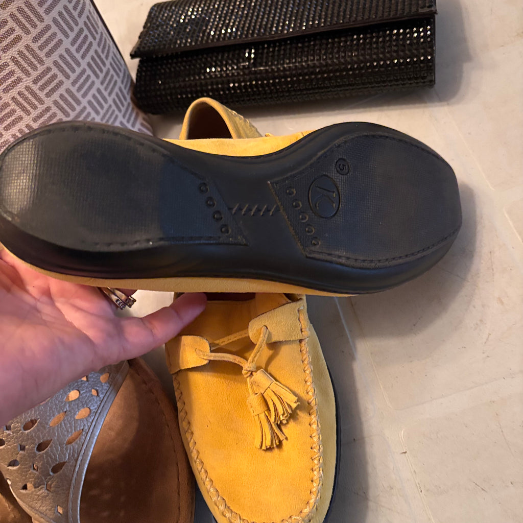 X230 Ladies size 5 shoes and purses