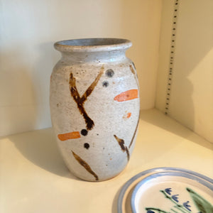 POTTERY GROUPING (8" TALL VASE AND MORE) - P284