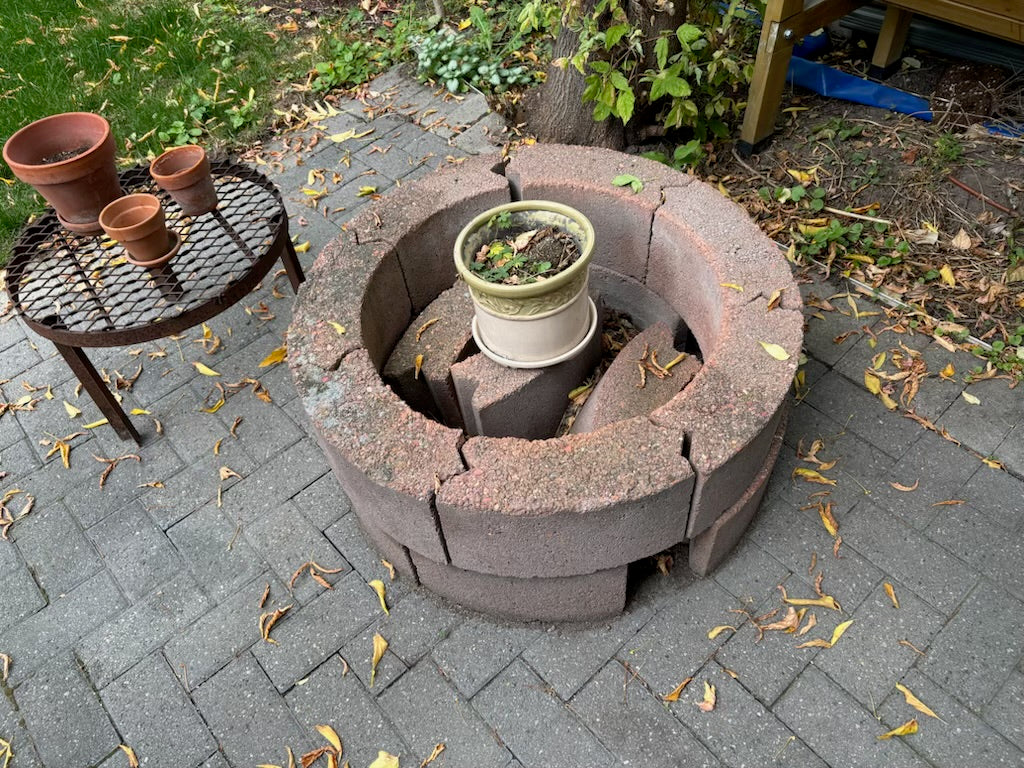 E326 Concrete fire pit bricks with metal fire pit insert