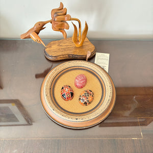 COLLECTIBLES GROUPING (CARVED WOODEN HUMMINGBIRD AND MORE) - P287