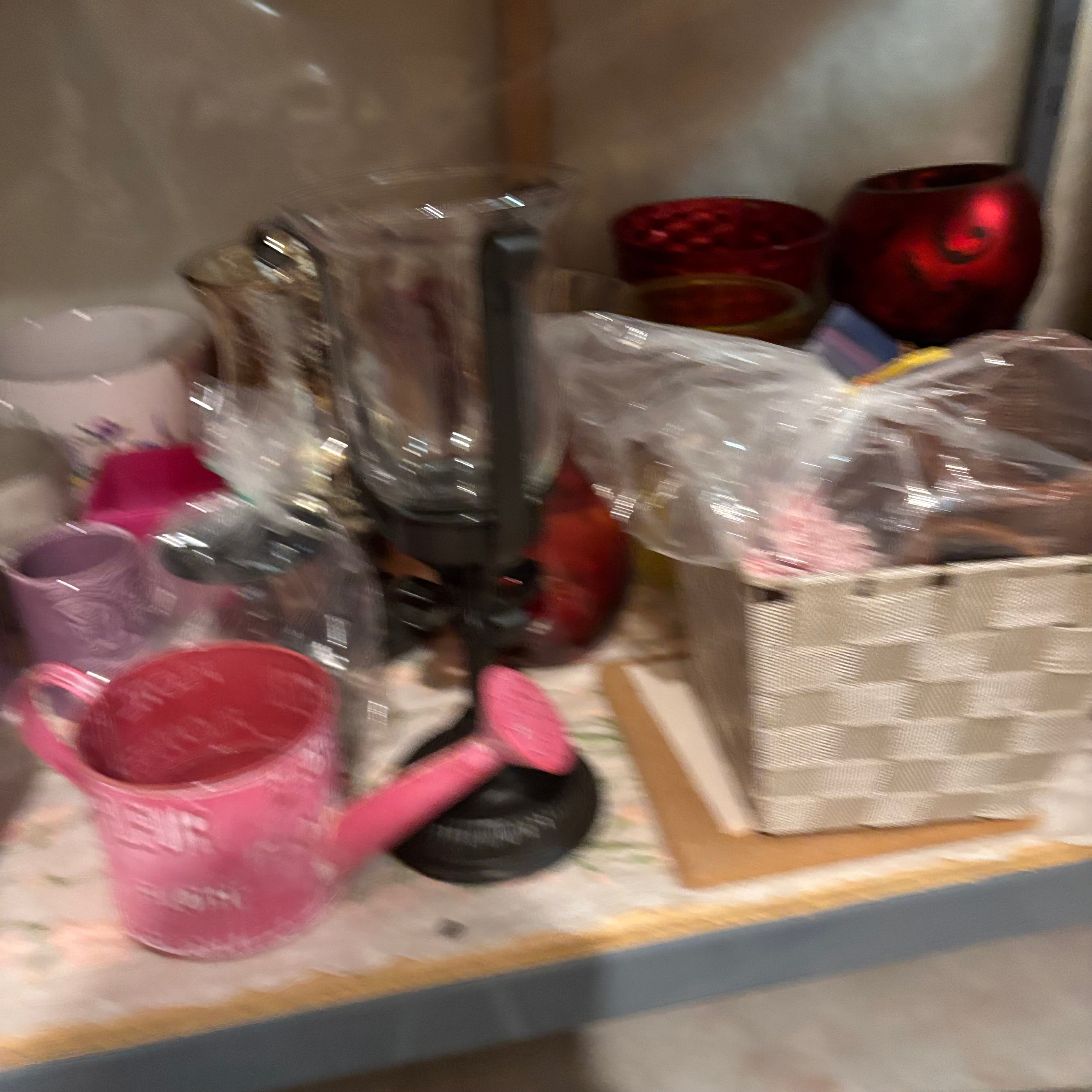 E847 Vases, candles and more