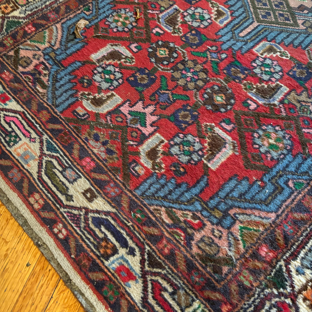 E131 Vintage wool rug with underlay (51” x 31”)
