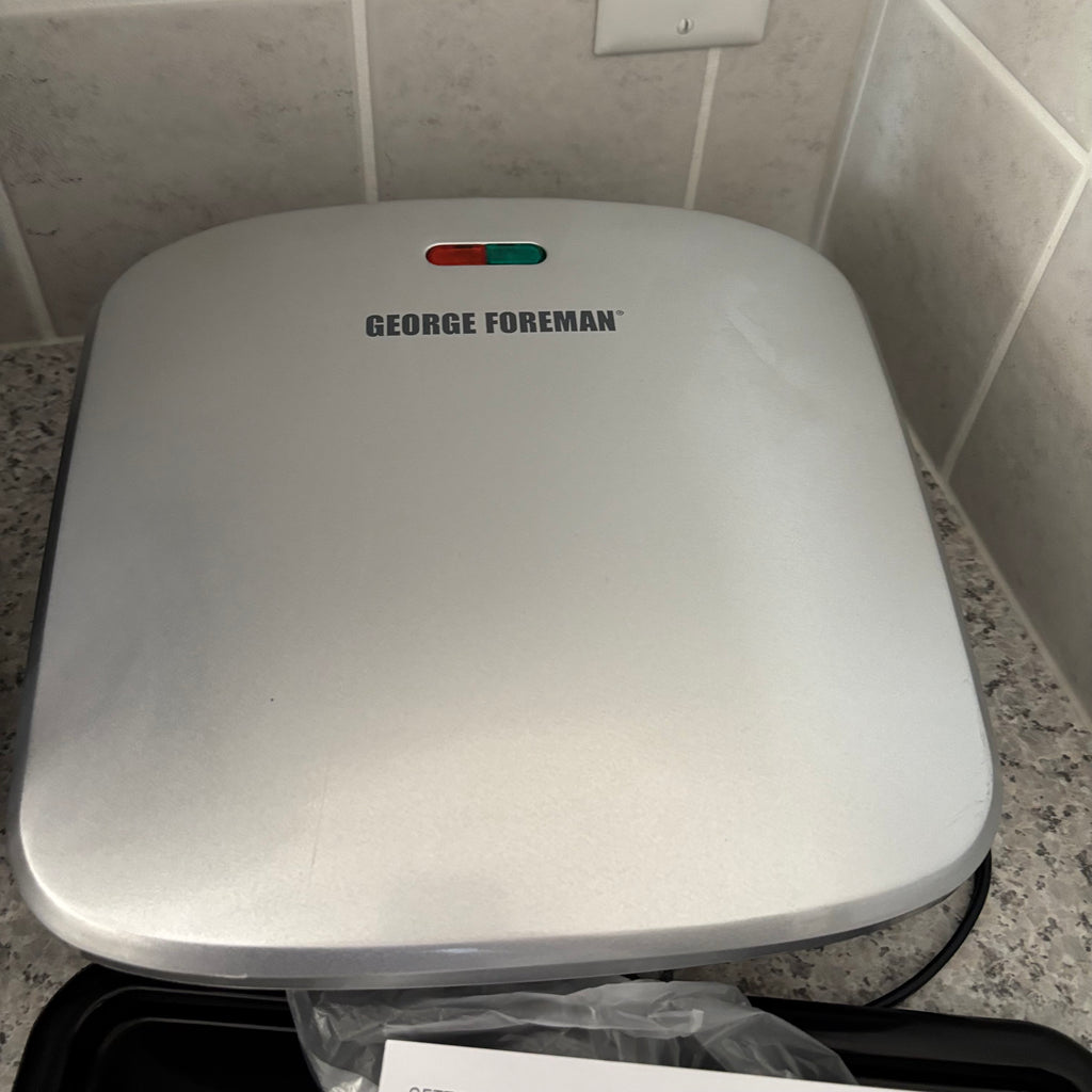 E882 Kitchen grouping (George foreman grill and more)