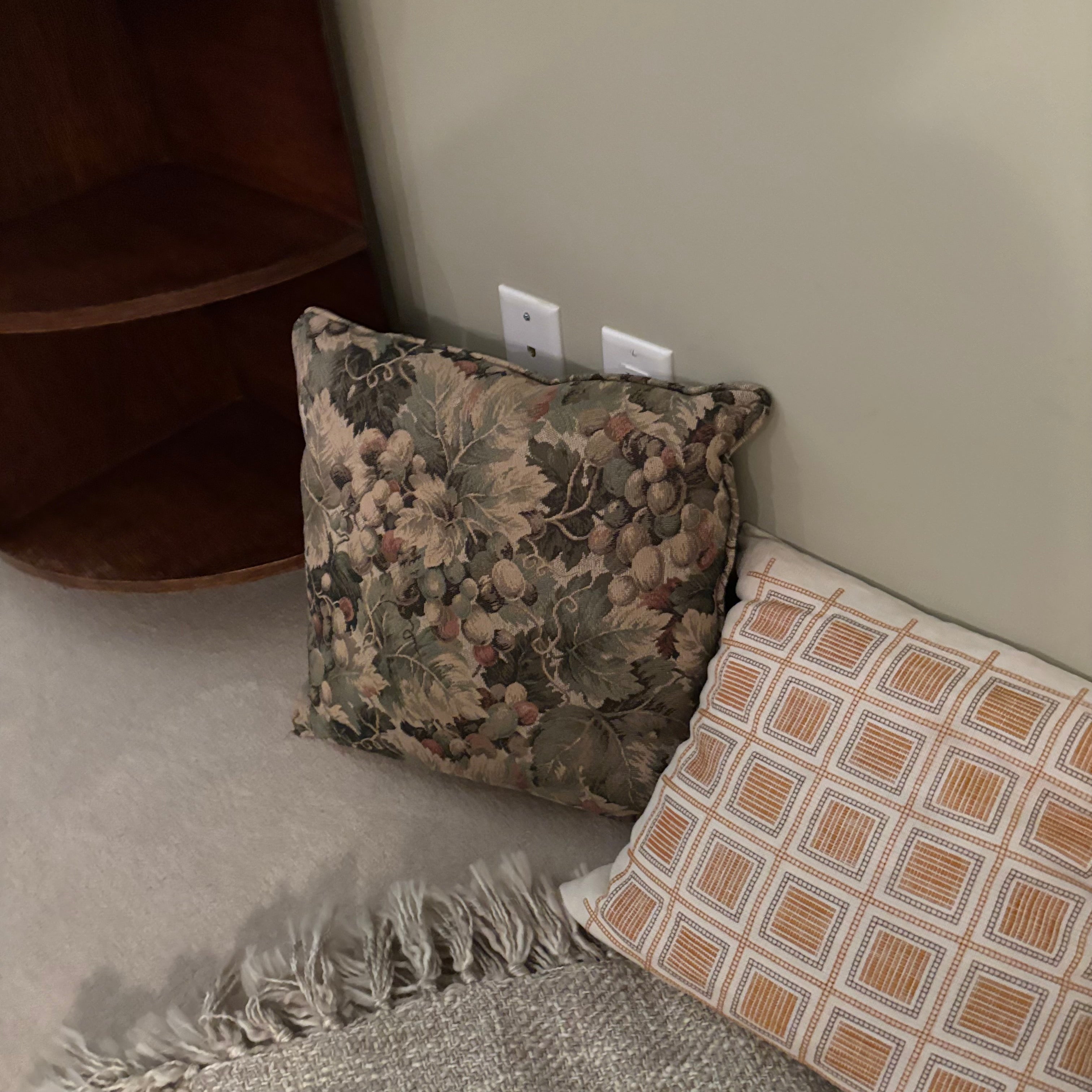 E846B Safari themed throw cushions and more