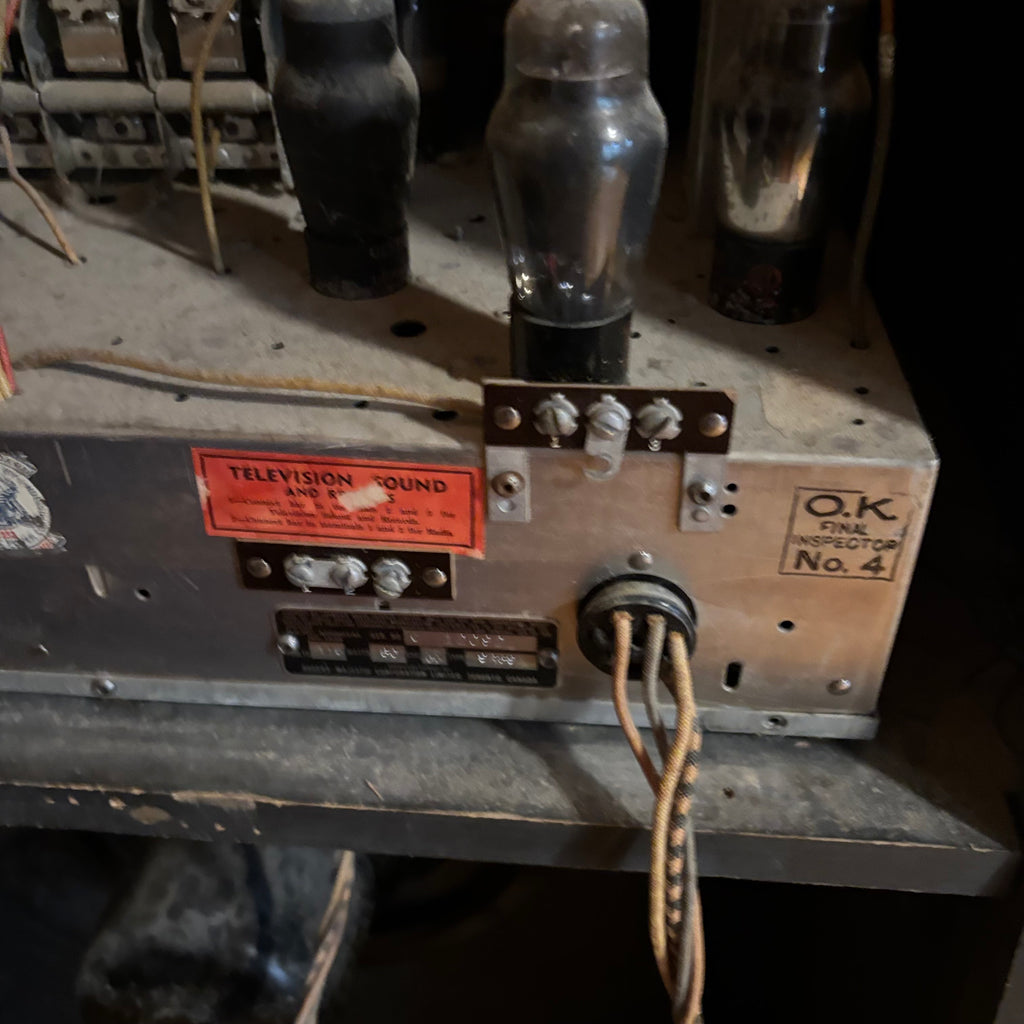 E116 As is antique tube radio (not working)
