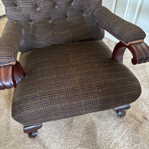 OVERSIZED VINTAGE CHAIR - P234