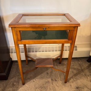 VINTAGE SOLID WOOD DISPLAY TABLE - P134