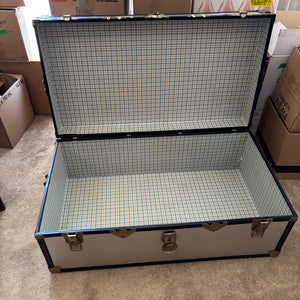 GREAY VINTAGE TRAVEL TRUNK AND METAL MILITARY TRUNK - P253