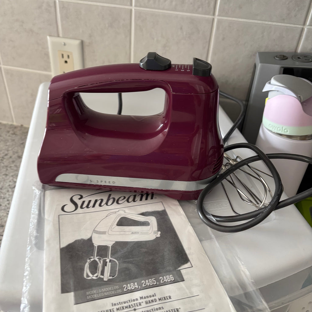 E905 Kitchen grouping (hand mixer and more)