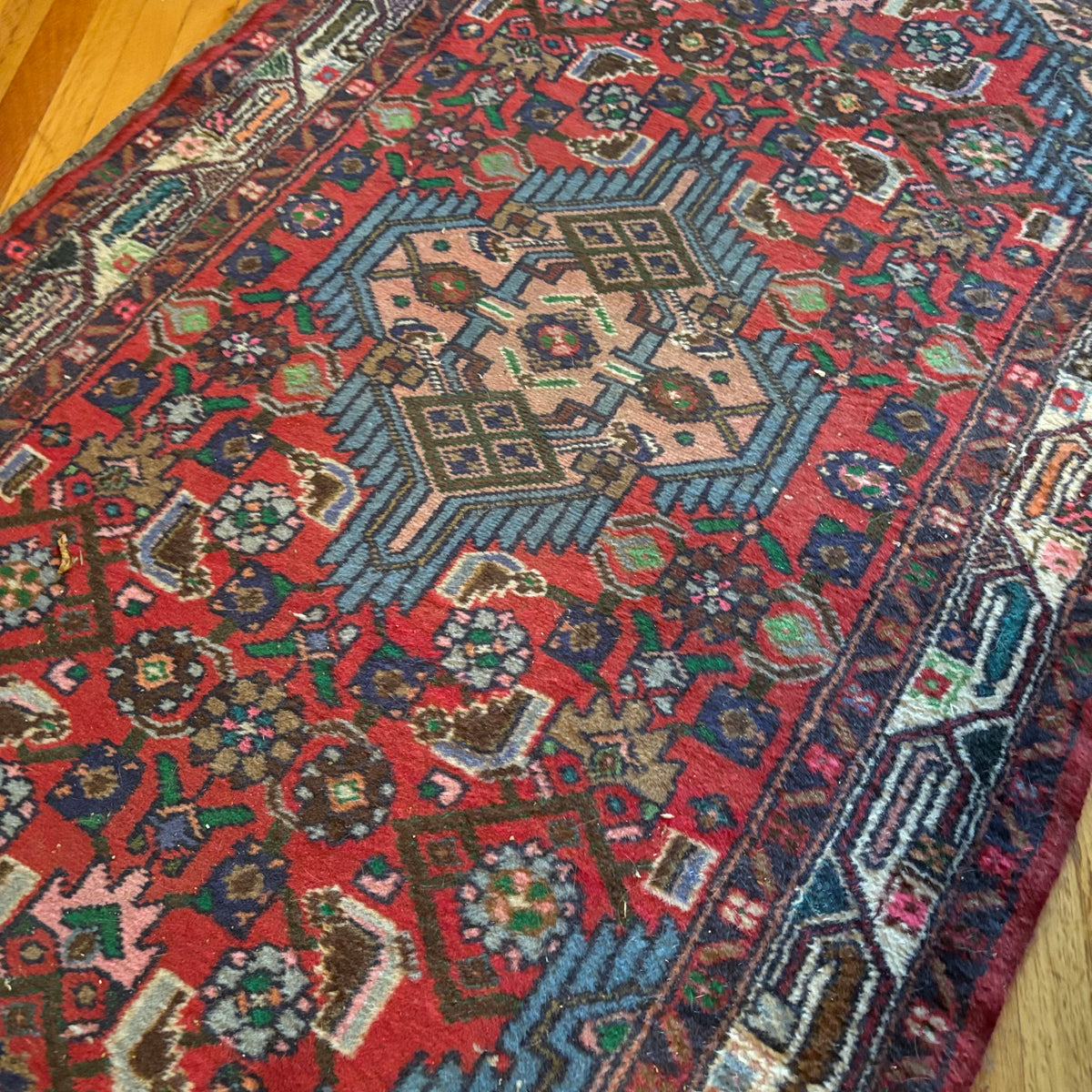 E131 Vintage wool rug with underlay (51” x 31”)