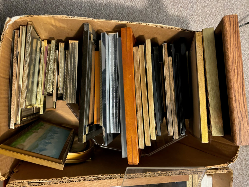 K513B Picture frames and photo albums grouping