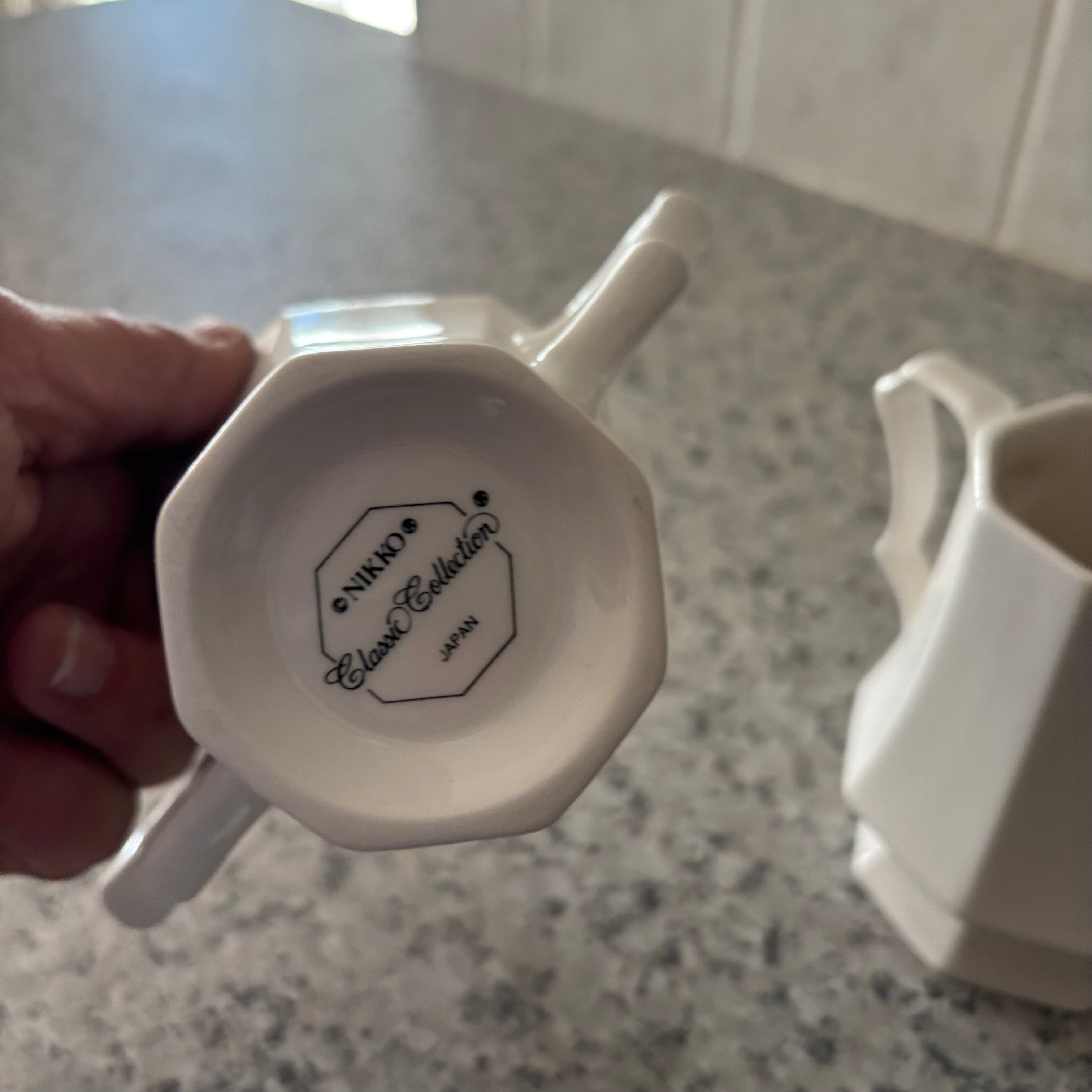 E891 Soup tureen kitchen grouping