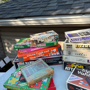 Vintage Games Grouping (Parcheesi, Battleship and More) - R309