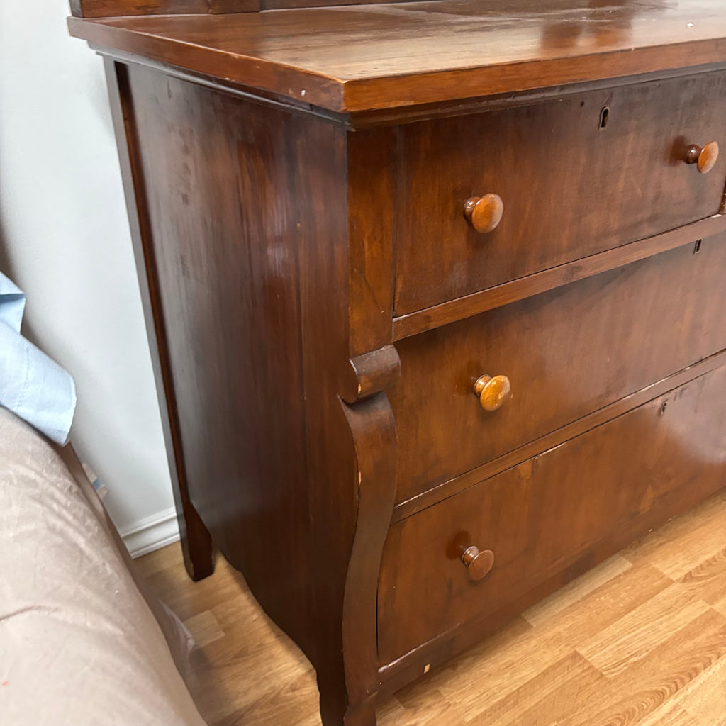 F180 Solid wood antique 4 Drawer dresser with mirror (some dings/separation along edges of drawer)