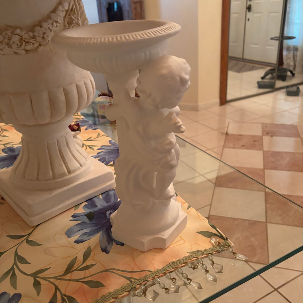 F202 Floral arrangement in Chalkware urn with 2 cherub statue