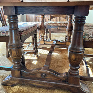 Vintage Solid Wood Knechtel Quality Furniture Dining Table with 6 Chairs and 2 Leaves - I114