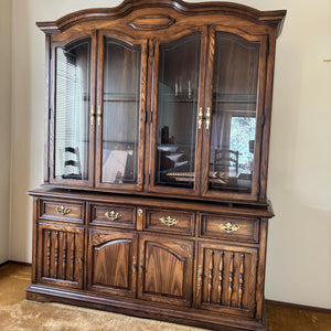 Vintage Solid Wood Knechtel Quality Furniture China Cabinet - I115