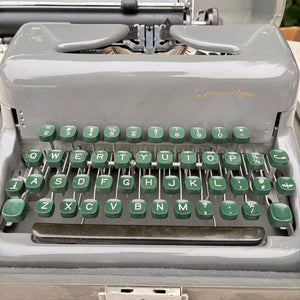 Vintage Typewriter - O134