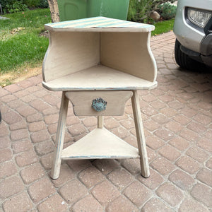 Vintage Corner Stand - O152