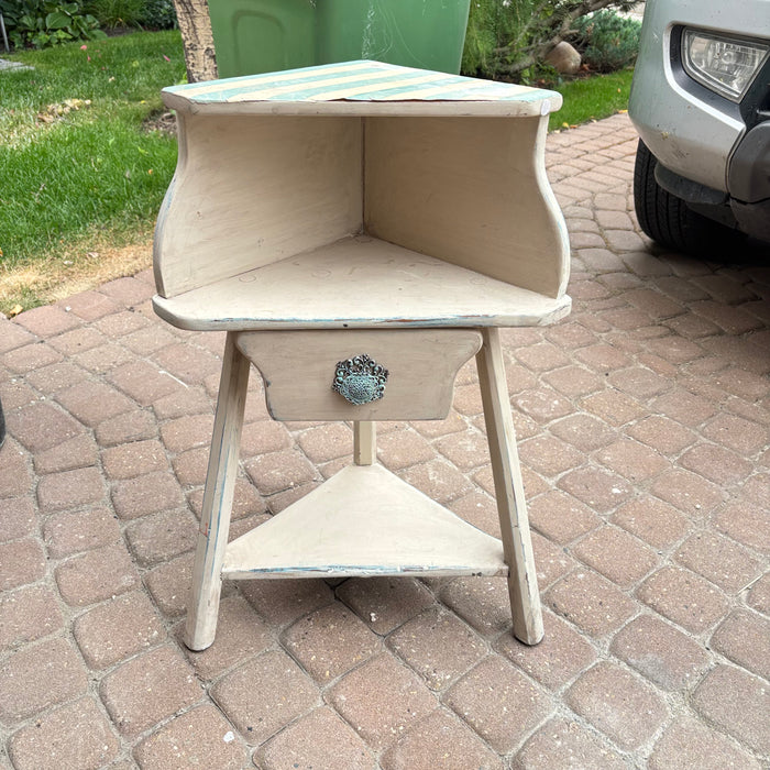 Vintage Corner Stand - O152