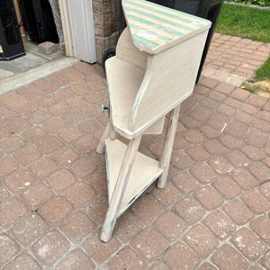 Vintage Corner Stand - O152