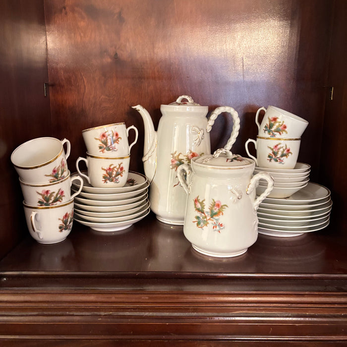 30 PIECE VINTAGE LIMOGES HAVILAND COFFEE SET (SOME SMALL CHIPS ON EDGES OF PLATES) - P111