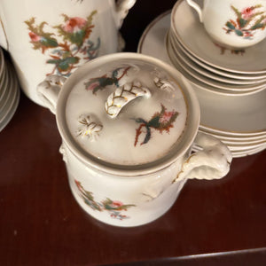 30 PIECE VINTAGE LIMOGES HAVILAND COFFEE SET (SOME SMALL CHIPS ON EDGES OF PLATES) - P111