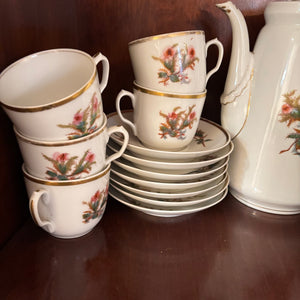 30 PIECE VINTAGE LIMOGES HAVILAND COFFEE SET (SOME SMALL CHIPS ON EDGES OF PLATES) - P111