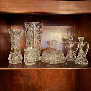 CRYSTAL AND CUT GLASS GROUPING - P112