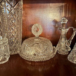 CRYSTAL AND CUT GLASS GROUPING - P112
